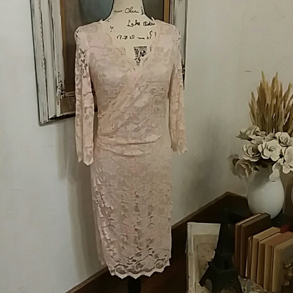 LAST CHANCE! NWT Badgley Mischka Lace Dress Size 8